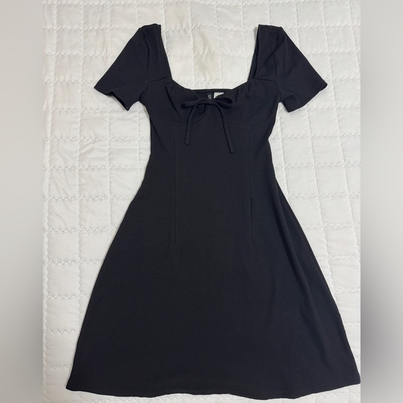 h&m black dress
size xs - Picture 2 of 3
